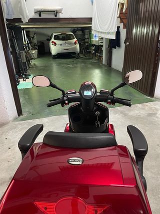 Scooter eléctrico Veleco Faster