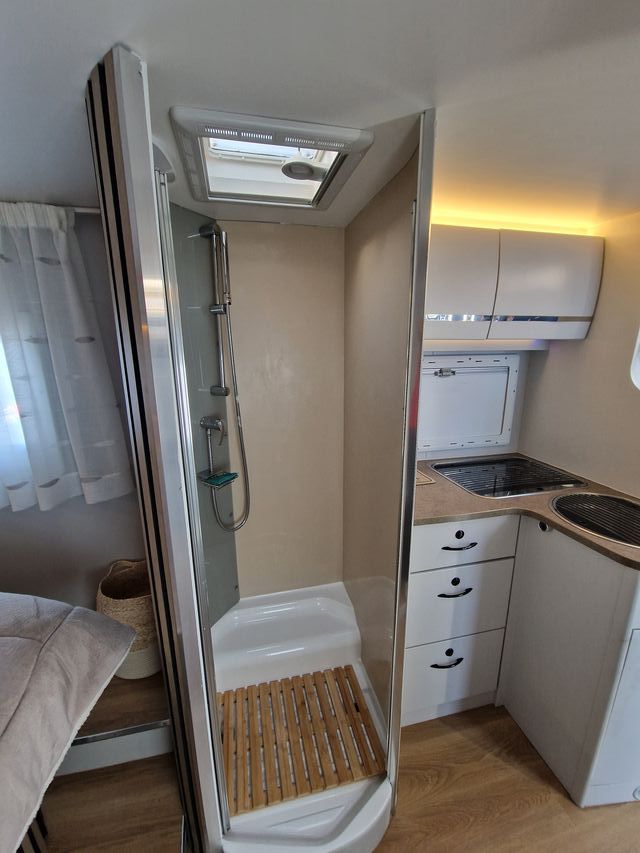 Autocaravana  (Preciosa desde 95 a 120 euros)