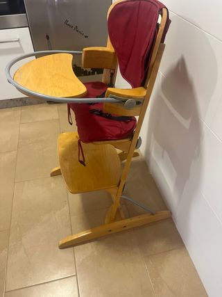 Trona Bebé Confort madera.
