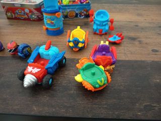 SuperThings: Vehículos, casa y figuras