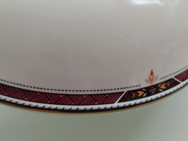 Sopera porcelana blanca y granate