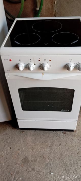 Vitrocerámica + Horno Tagor