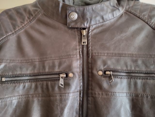 Chaqueta marrón efecto cuero