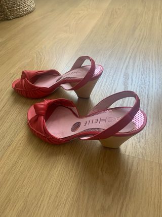 Sandalias rojas tacón