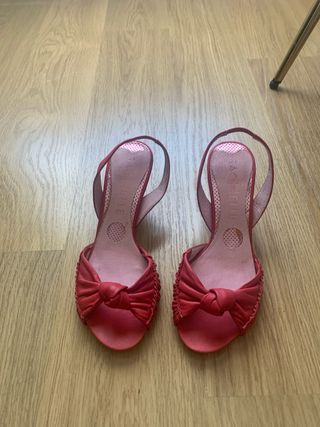 Sandalias rojas tacón
