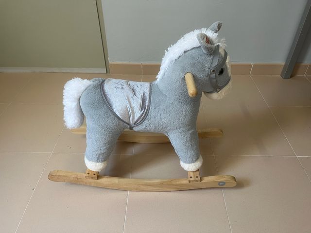 Caballo balancín infantil