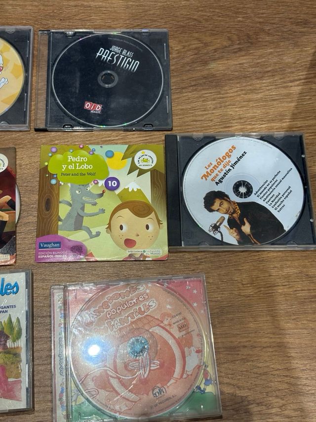 CDs infantiles: Rapunzel, Beatles...