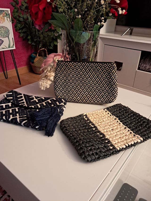 Dos Bolsos playa - beige y negro y Azul marino.