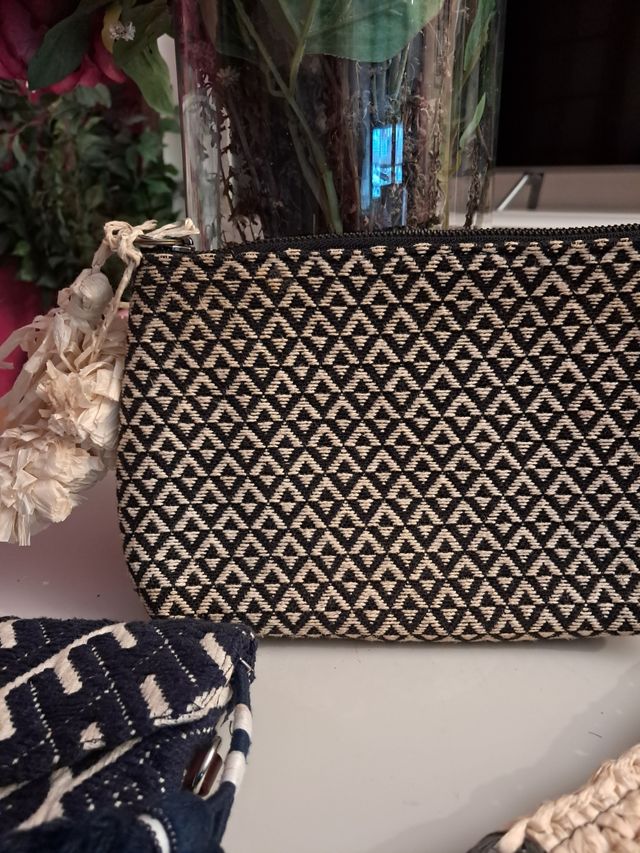 Dos Bolsos playa - beige y negro y Azul marino.