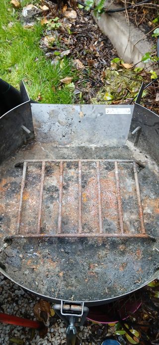 Barbacoa metálica negra