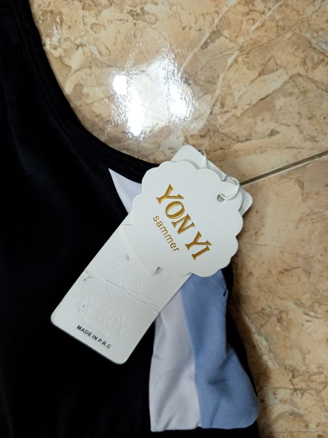 Top deportivo negro y azul - Talla L