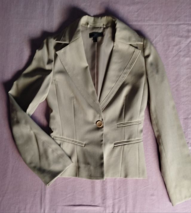 Chaqueta beige entallada talla XS