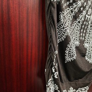 Top asimétrico estampado