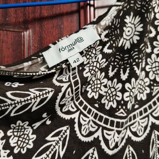 Top asimétrico estampado