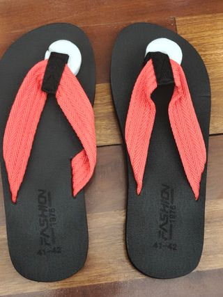 Chanclas LANOBISI rojas y azules, talla 41