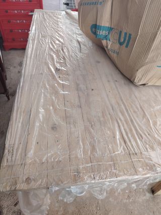 Mesa rústica de madera
