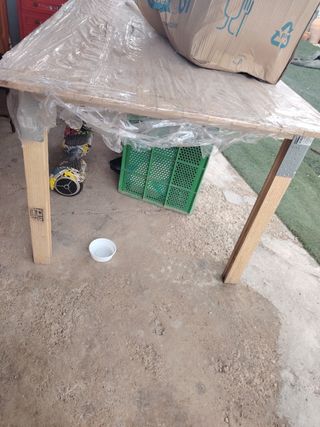 Mesa rústica de madera