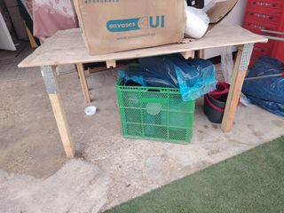Mesa rústica de madera
