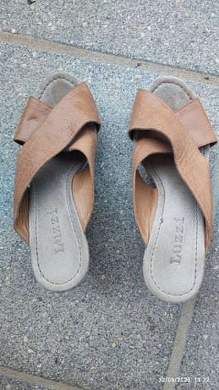 Sandali Luzzi Marrone in pelle.