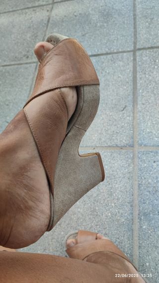 Sandali Luzzi Marrone in pelle.