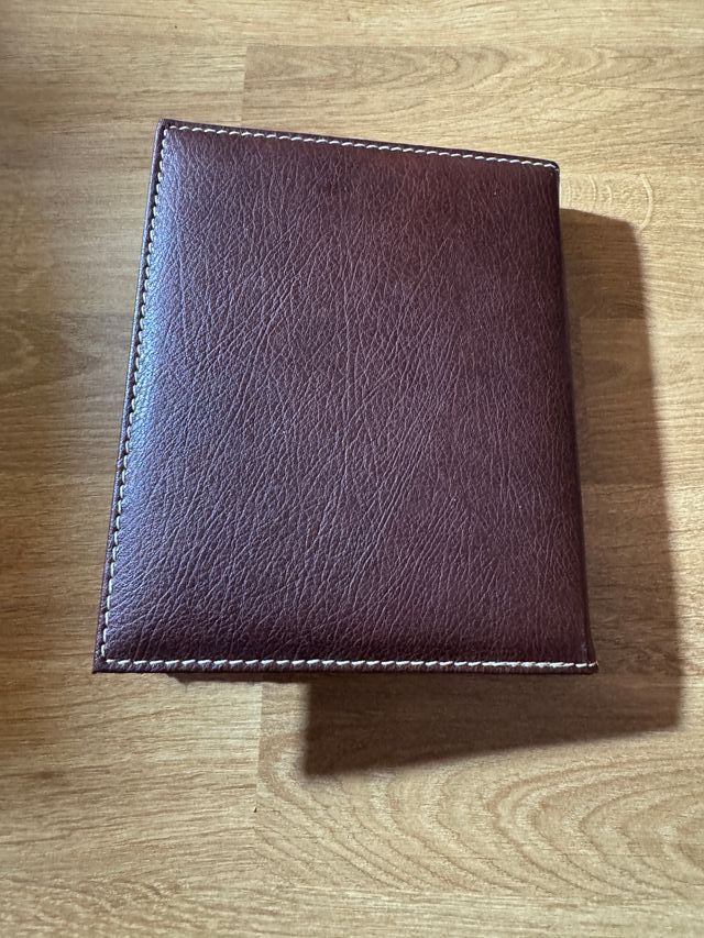 3 carteiras + caderno em pele + outras que eu vendo 14€