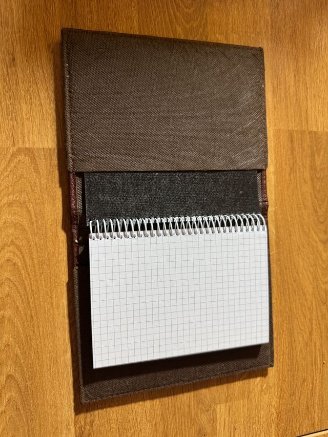 3 carteiras + caderno em pele + outras que eu vendo 14€