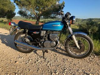 Suzuki GT 380 - Moto Clásica