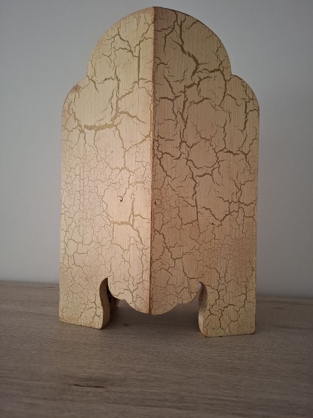 Esclusivo orologio in legno con design antico