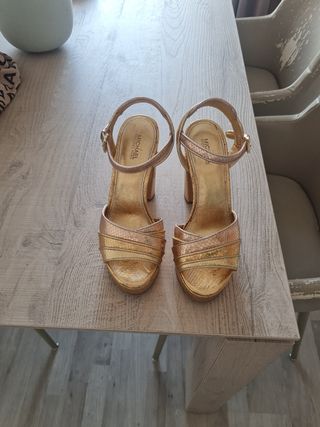 Sandalias Michael Kors doradas - talla 37