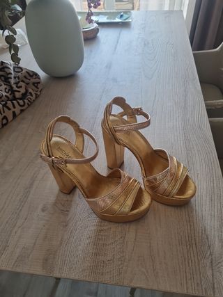 Sandalias Michael Kors doradas - talla 37