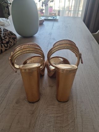 Sandalias Michael Kors doradas - talla 37