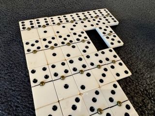 Domino antiguo de madera