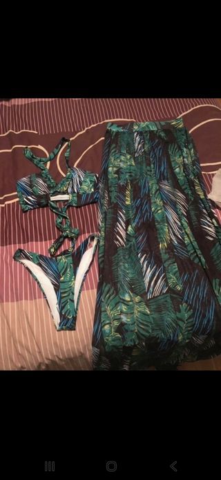 Bikini y falda pareo | Playa