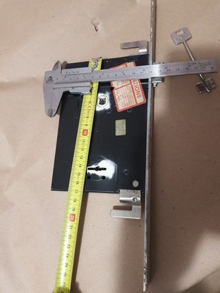 Serratura CISA da incasso per aste di rimando.