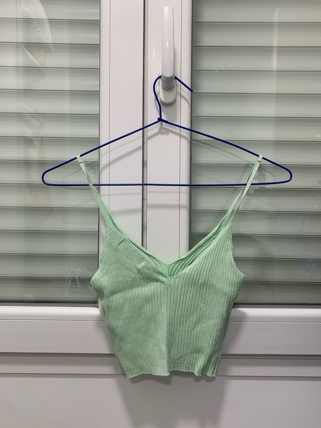 Top corto BERSHKA verde menta