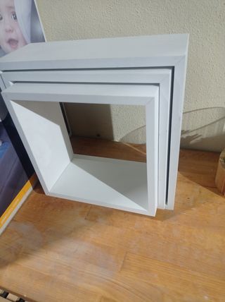Estanterías blancas de madera