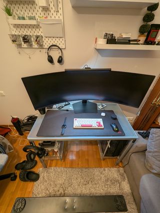 Escritorio gaming - cristal y metal