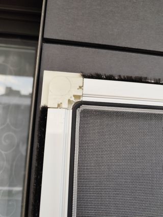 Mosquitera corredera aluminio blanca para puerta