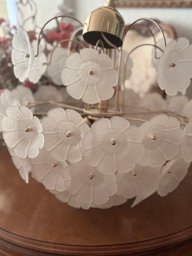 Lampara cristal con petalos de cristal  dorada