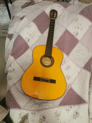 Guitarra clásica + funda+cuerdas de repuesto