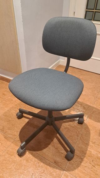 Silla escritorio gris metal nueva.