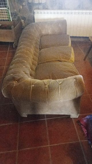 SOFÁ CHESTER. 3 plazas beige terciopelo
