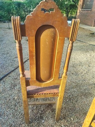 4 Sillas antiguas de madera y cuero