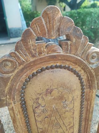 4 Sillas antiguas de madera y cuero