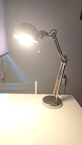 Flexo metálico plateado escritorio