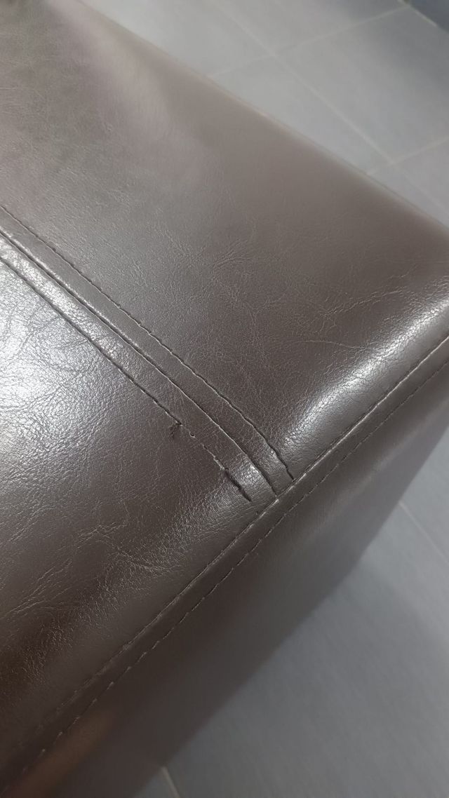 Puff marrón de piel sintética