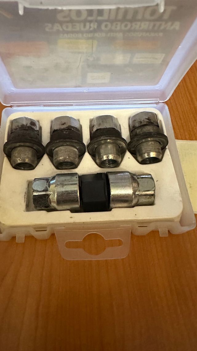 Tornillos antirrobo ruedas