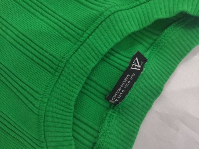 Vestidos de punto, más otro rosa de regalo