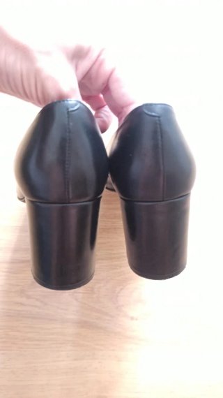 Salón Unisa negro, talla 39. Una puesta. 7cm tacon