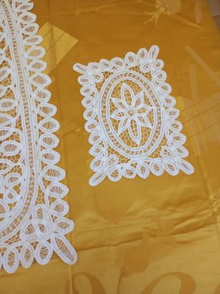 Juego de encaje: Camino de mesa y dos